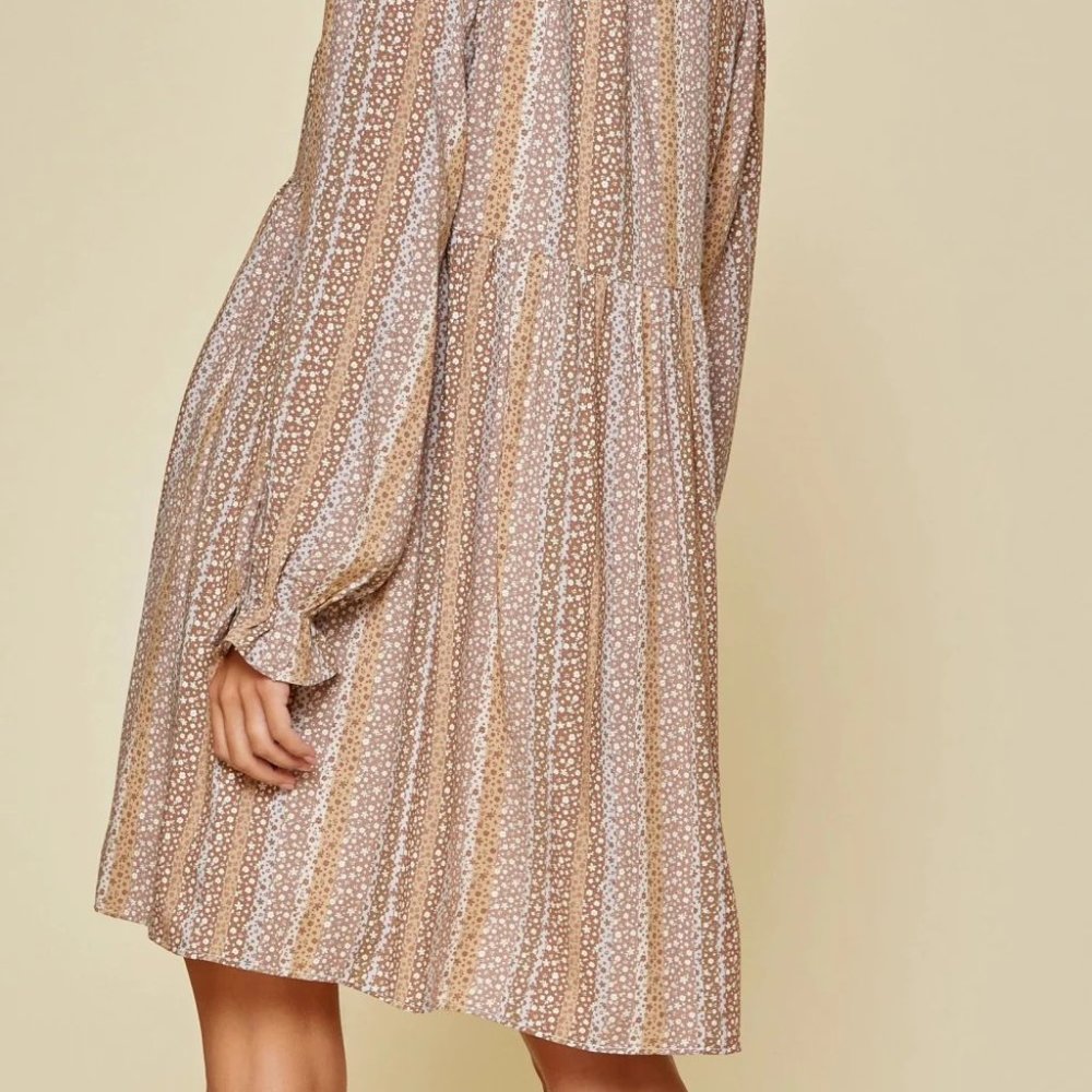NWT Tan Floral Curvy Dress - Picture 4 of 11